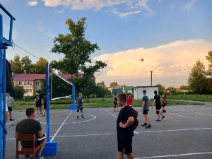 Дворовый волейбол